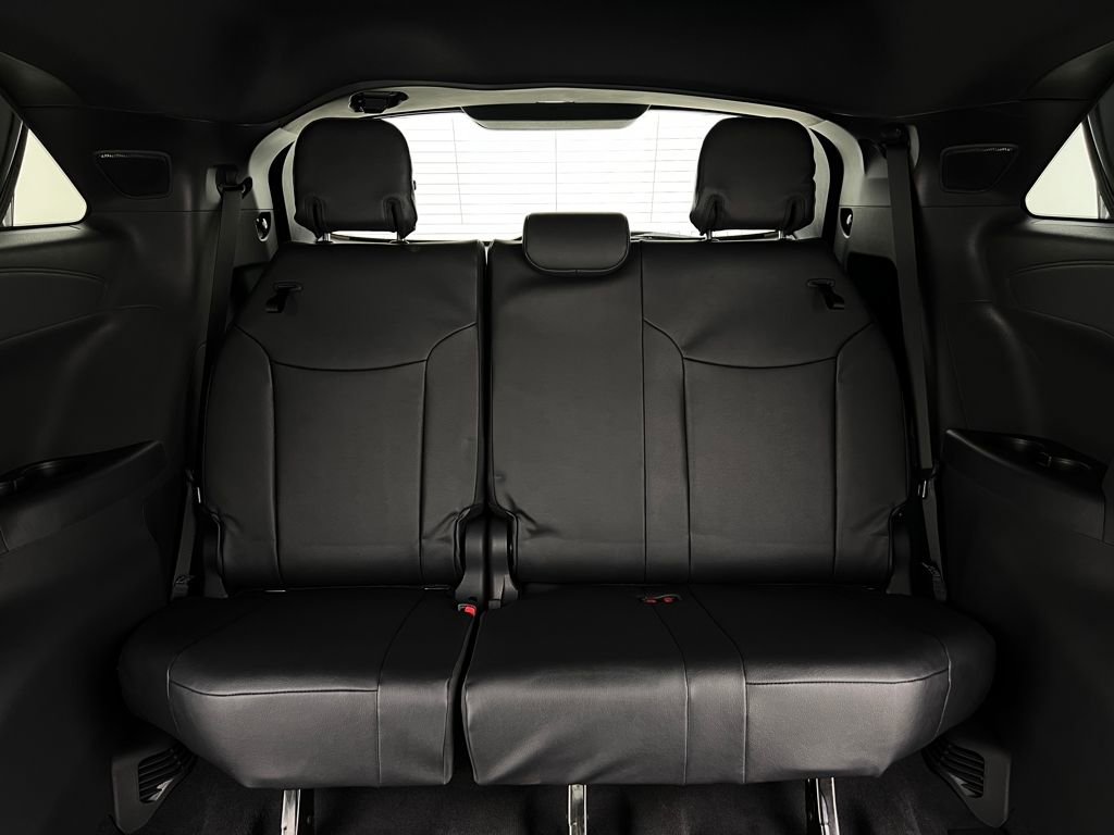 Used 2025 Toyota Sienna XLE Woodland Edition image 19