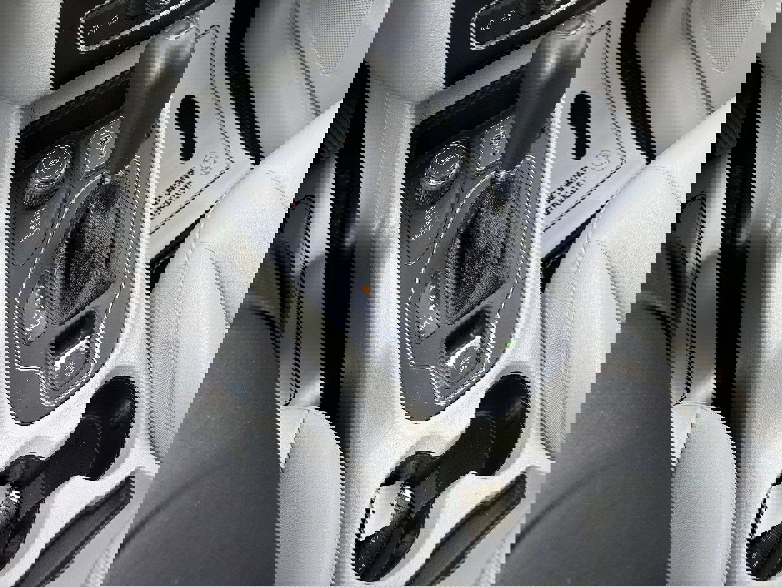 Used 2020 Jeep Cherokee Latitude Plus w/ Cold Weather Group image 12