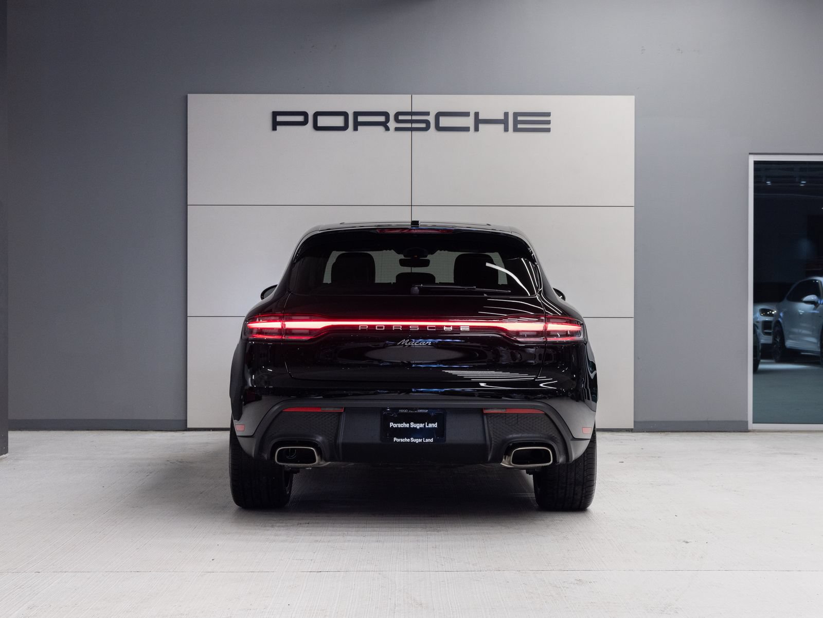 Certified 2026 Porsche Macan AWD/4WD image 6