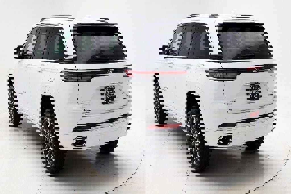 Used 2023 Jeep Grand Cherokee Overland AWD/4WD image 6