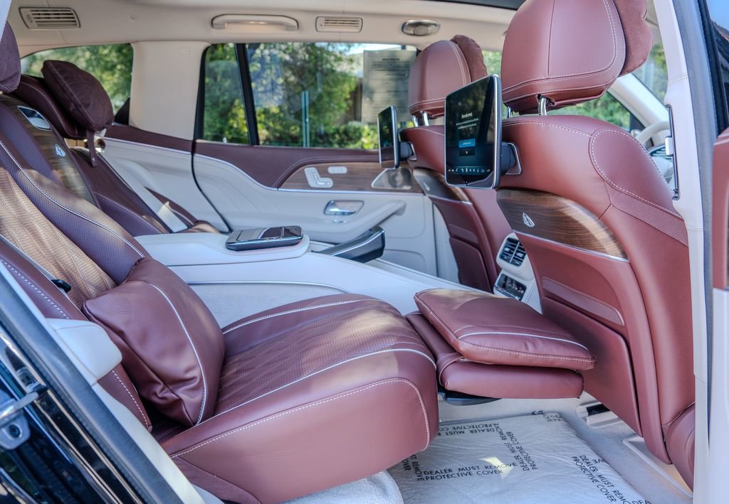 Used 2026 Mercedes-Benz Maybach GLS 600 4MATIC image 25