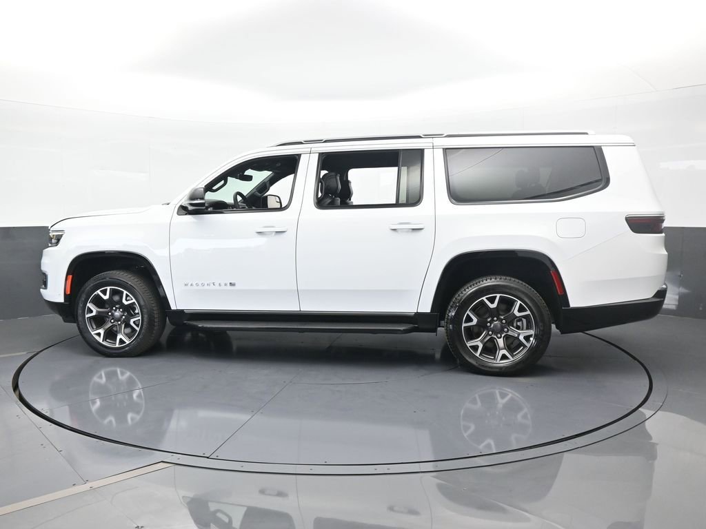 Used 2023 Jeep Wagoneer L Series III w/ Preferred Equipment Group image 3