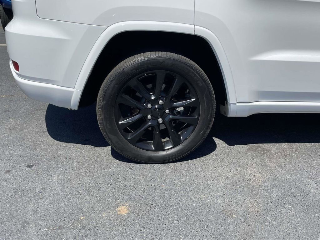 Used 2020 Jeep Grand Cherokee Altitude RWD image 9