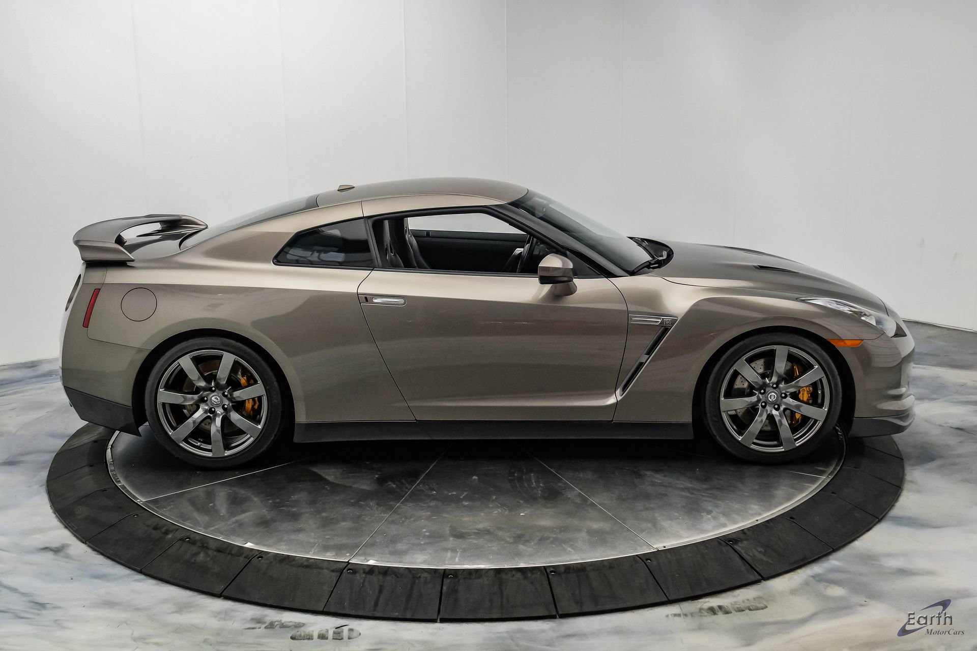 Used 2009 Nissan GT-R Premium AWD/4WD image 29