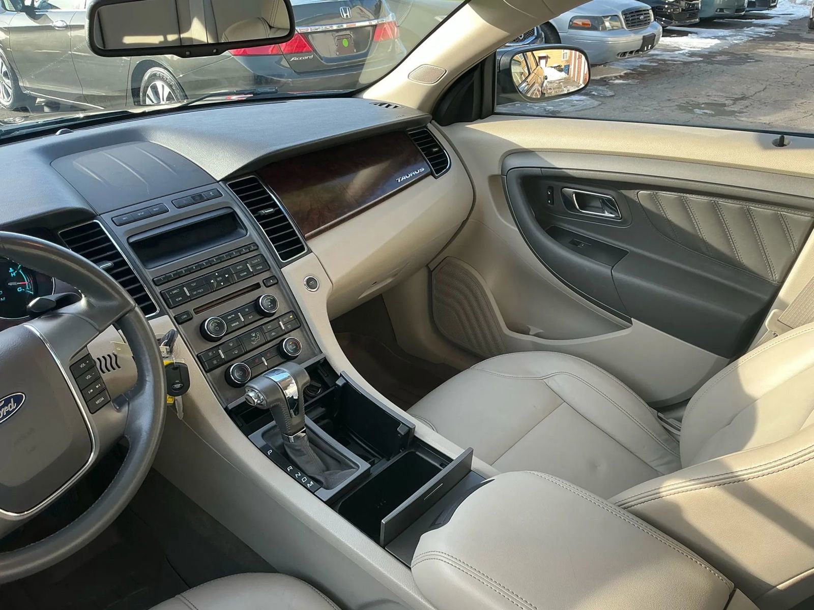 Used 2010 Ford Taurus SEL image 20