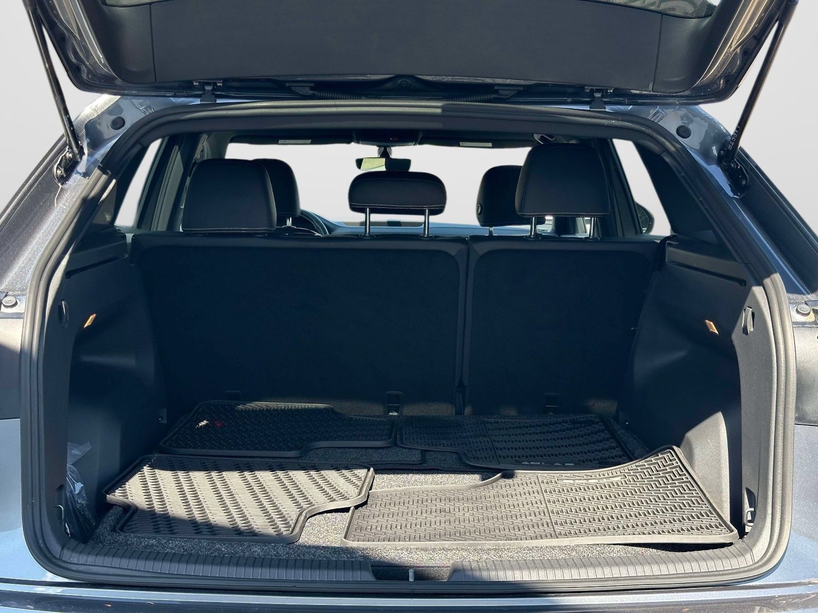 Certified 2023 Volkswagen Atlas Cross Sport SE AWD/4WD image 12