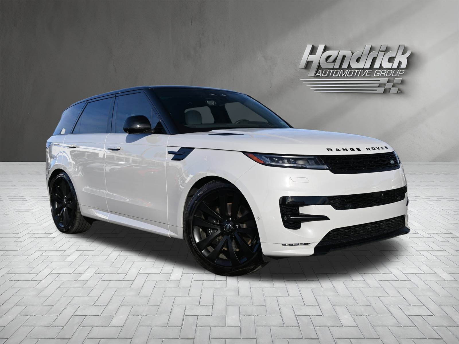 Used 2025 Land Rover Range Rover Sport Dynamic SE image 2