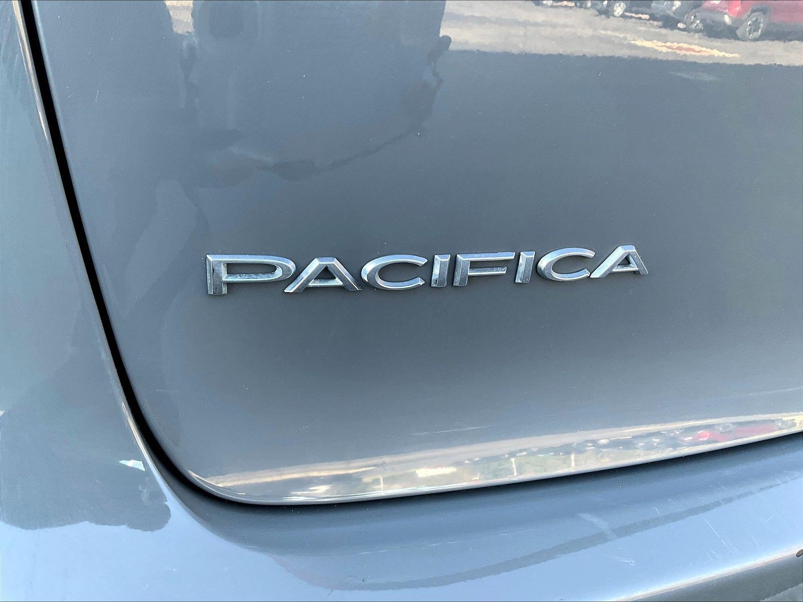 Used 2023 Chrysler Pacifica Touring-L FWD image 23