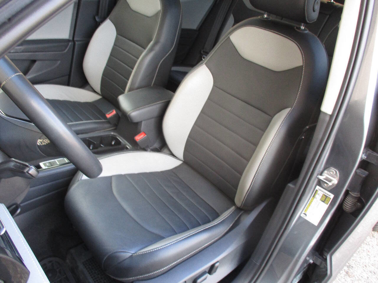 Used 2022 Volkswagen Taos SEL image 21