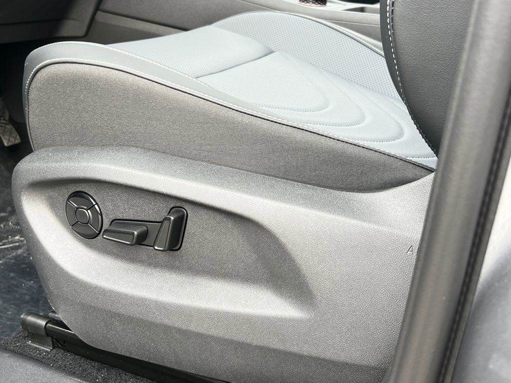 New 2026 Volkswagen Tiguan SE image 21