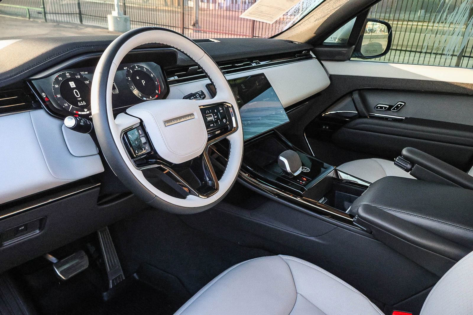 Used 2025 Land Rover Range Rover Sport Dynamic SE image 26