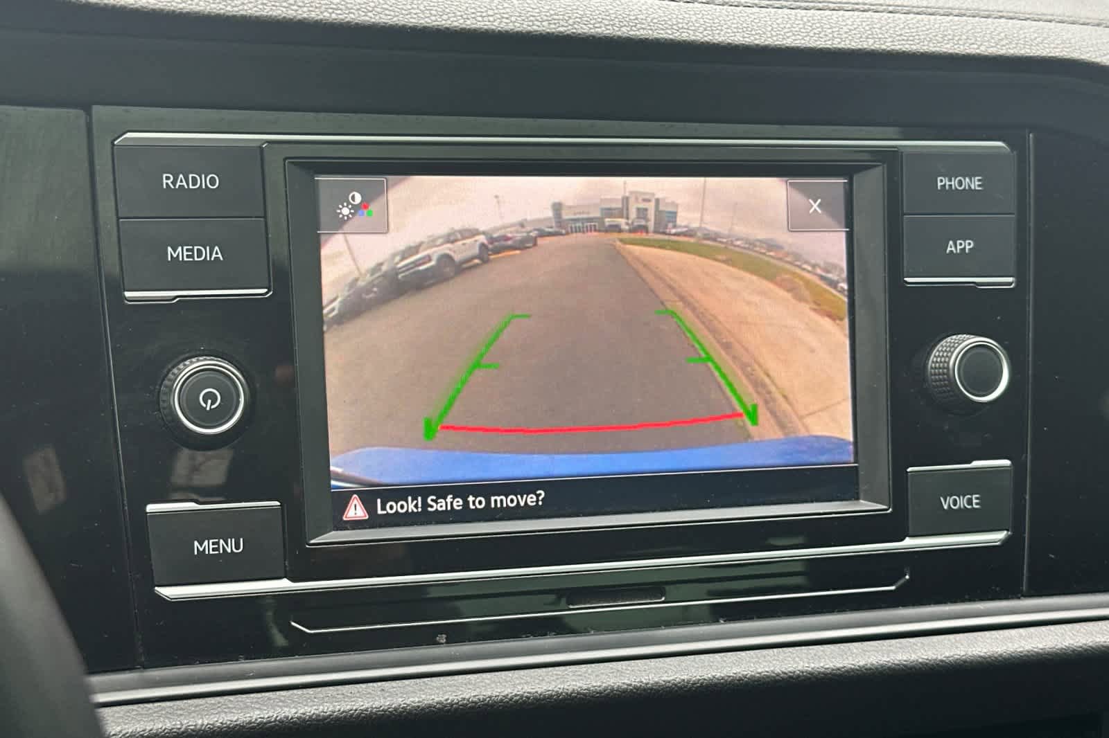 Used 2022 Volkswagen Jetta SE image 18