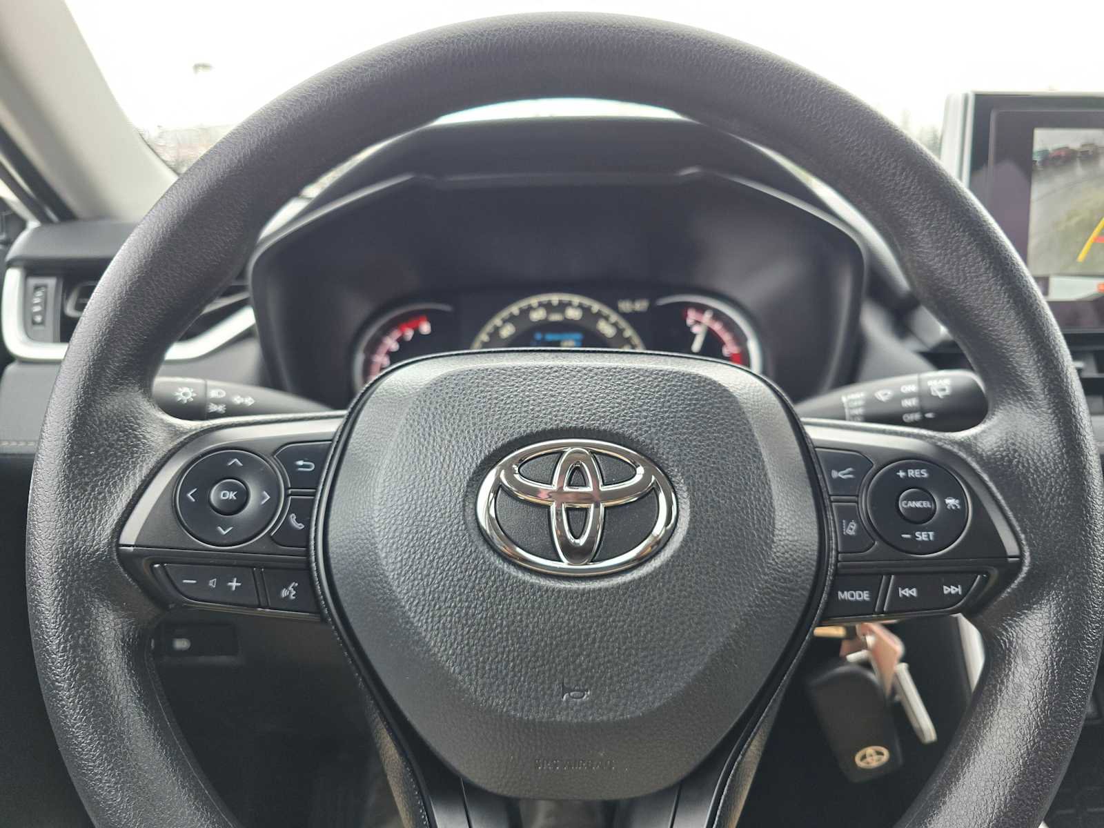 Certified 2025 Toyota RAV4 LE image 33