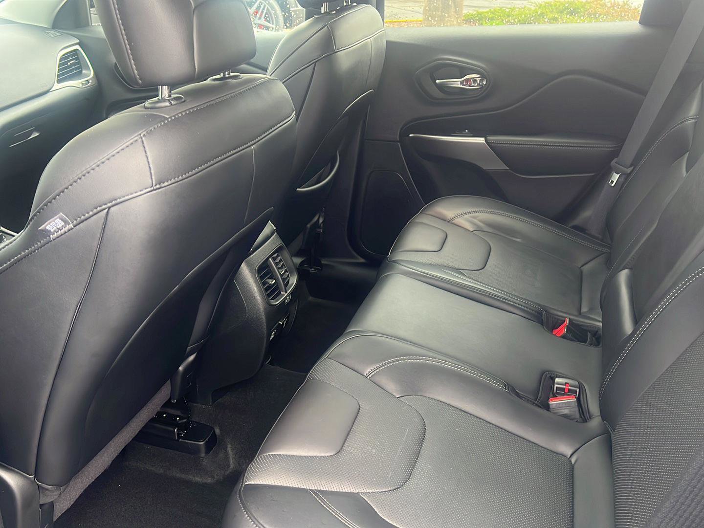 Used 2022 Jeep Cherokee Latitude Lux w/ Sun & Sound Group image 15