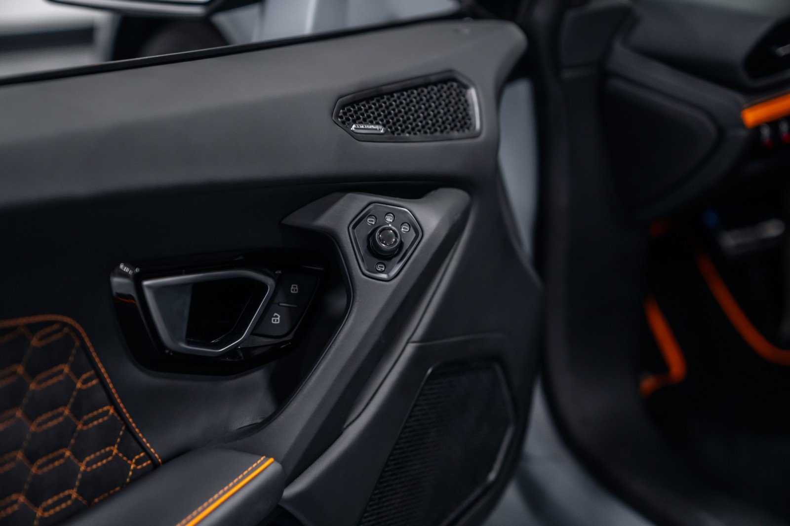 Used 2024 Lamborghini Huracan EVO AWD/4WD image 16