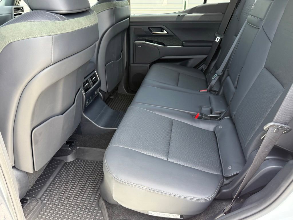 Used 2025 Lexus GX 550 w/ Accessory Package (32) AWD/4WD image 41
