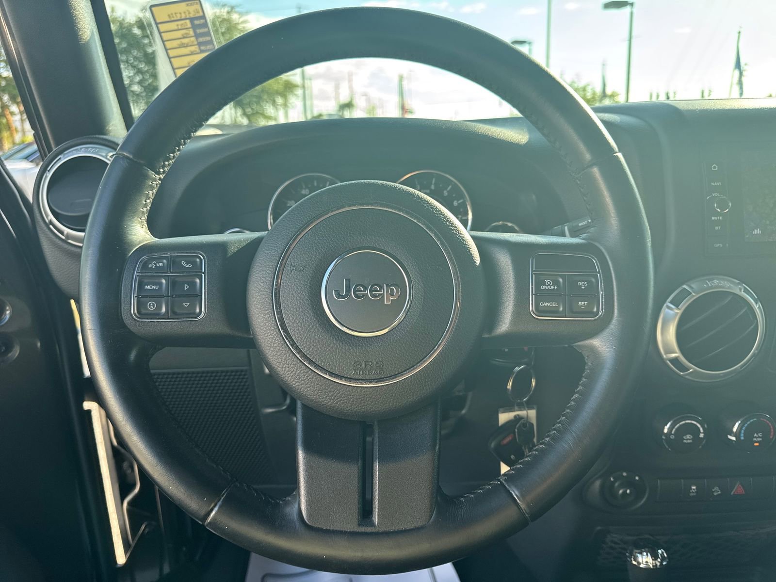 Used 2017 Jeep Wrangler Sahara w/ Connectivity Group AWD/4WD image 14