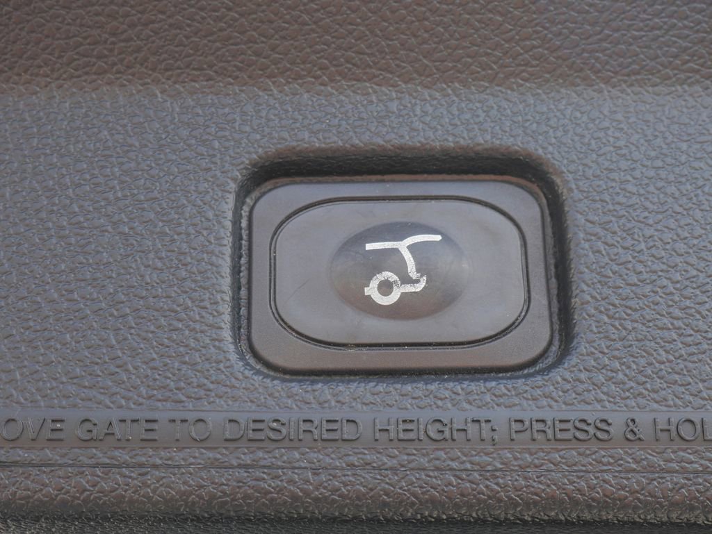 Used 2018 Ford Explorer XLT w/ Equipment Group 202A image 17