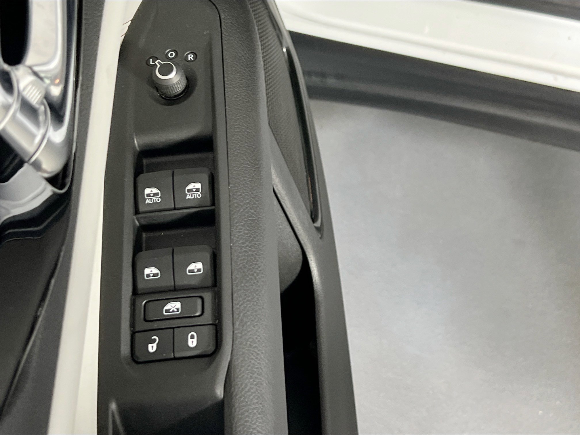 Used 2022 Jeep Compass Limited image 16