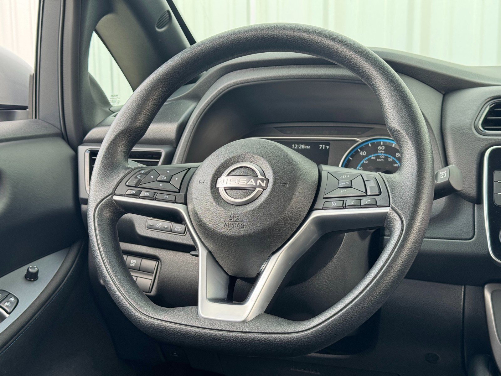 Used 2025 Nissan Leaf S image 18