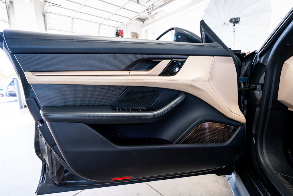 Used 2020 Porsche Taycan Turbo image 30