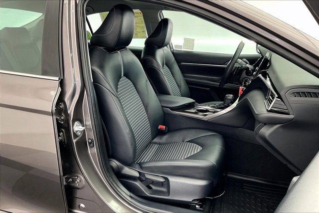 Used 2024 Toyota Camry SE image 6