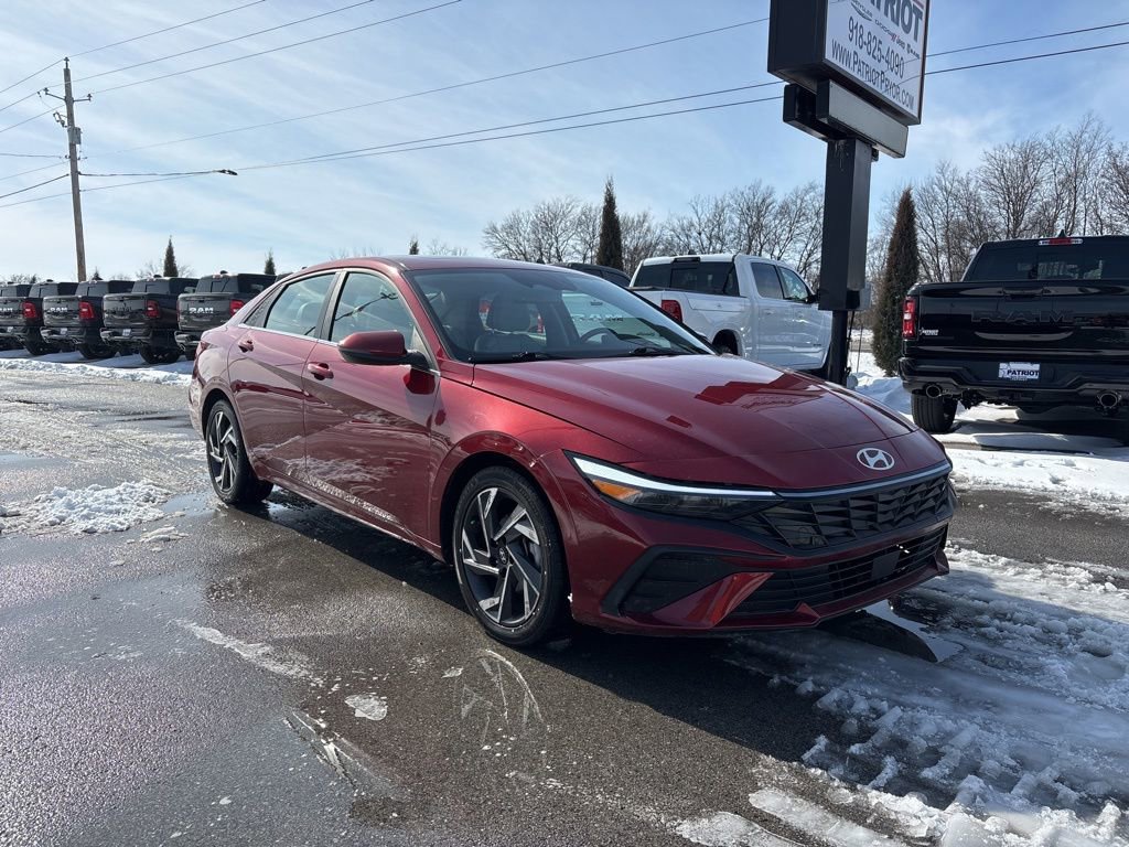 Used 2025 Hyundai Elantra Limited image 1