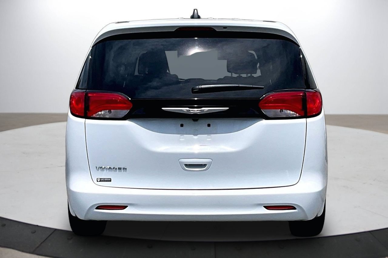 Certified 2023 Chrysler Voyager LX FWD image 8