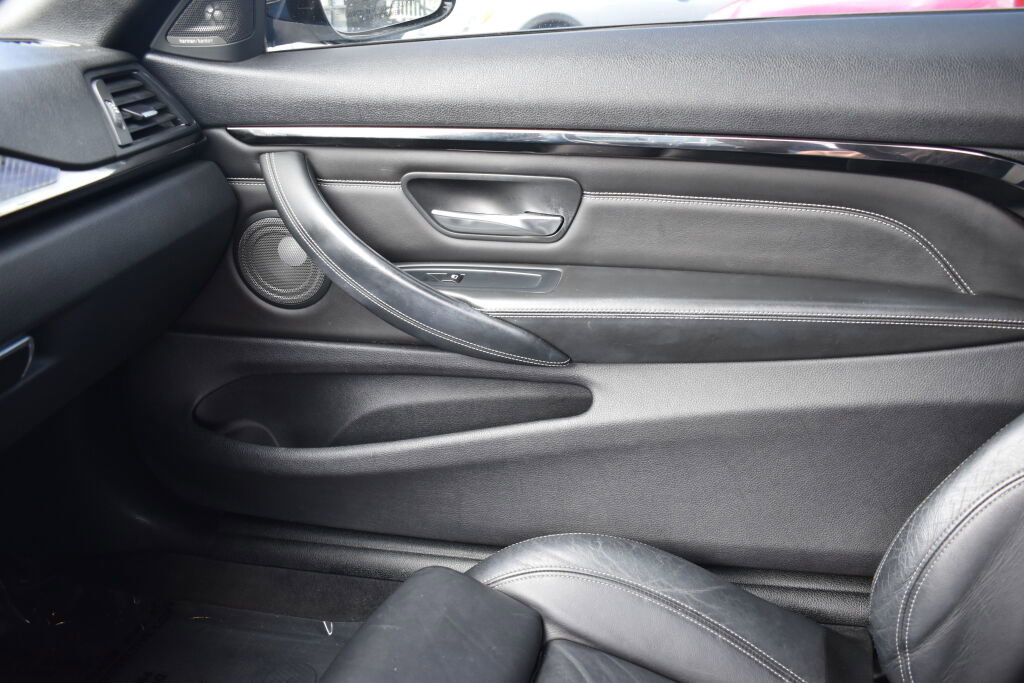 Used 2015 BMW M4 Convertible image 27