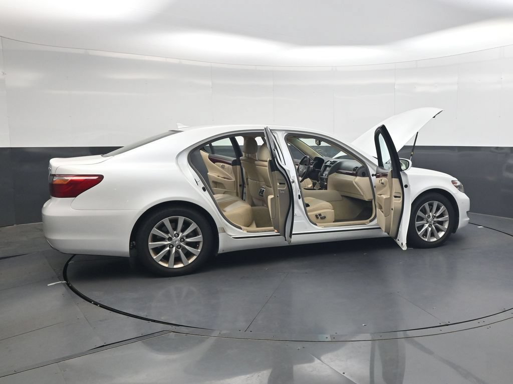 Used 2011 Lexus LS 460 AWD w/ Comfort Pkg image 34