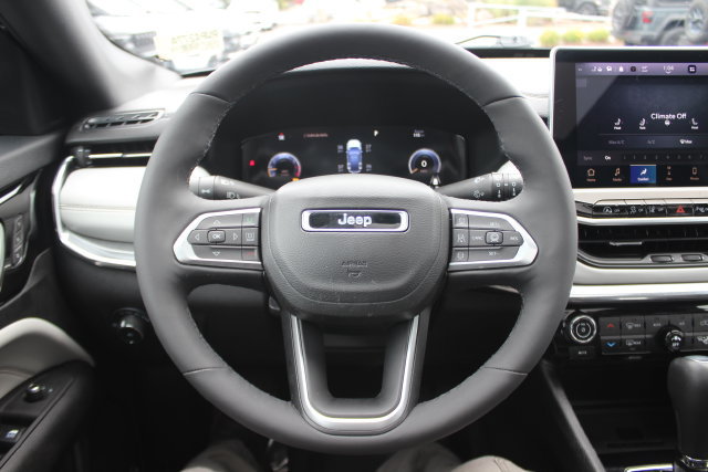 Used 2023 Jeep Compass Limited w/ Elite Group AWD/4WD image 17
