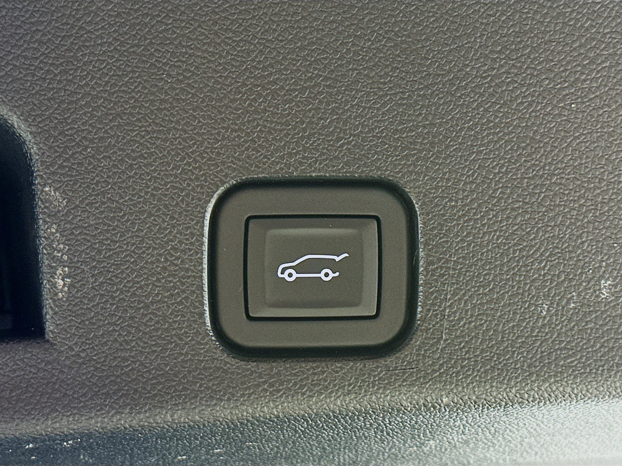 Used 2025 GMC Acadia Elevation image 31