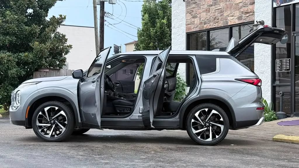 Used 2022 Mitsubishi Outlander SE FWD image 9