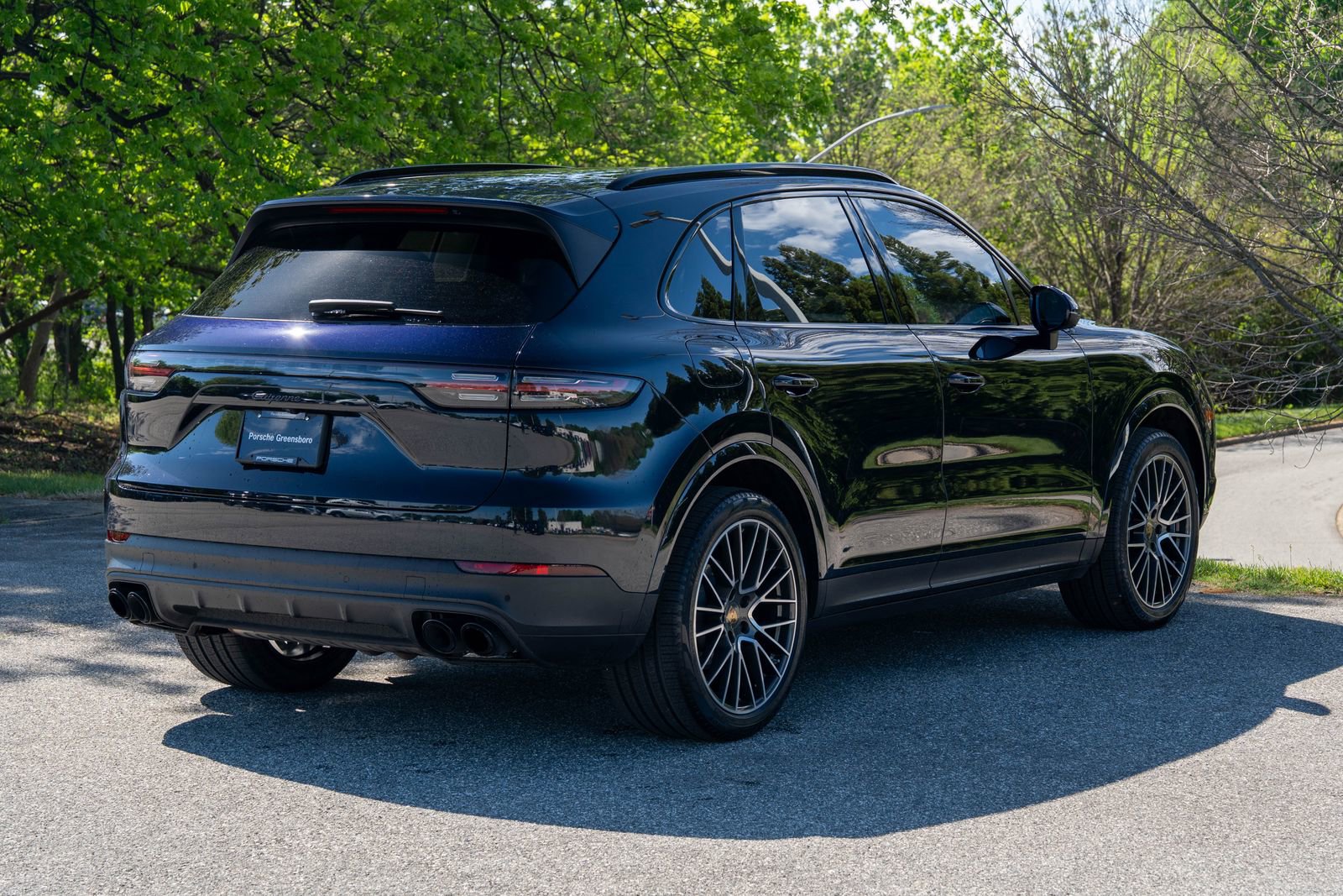 Certified 2023 Porsche Cayenne Platinum Edition image 7