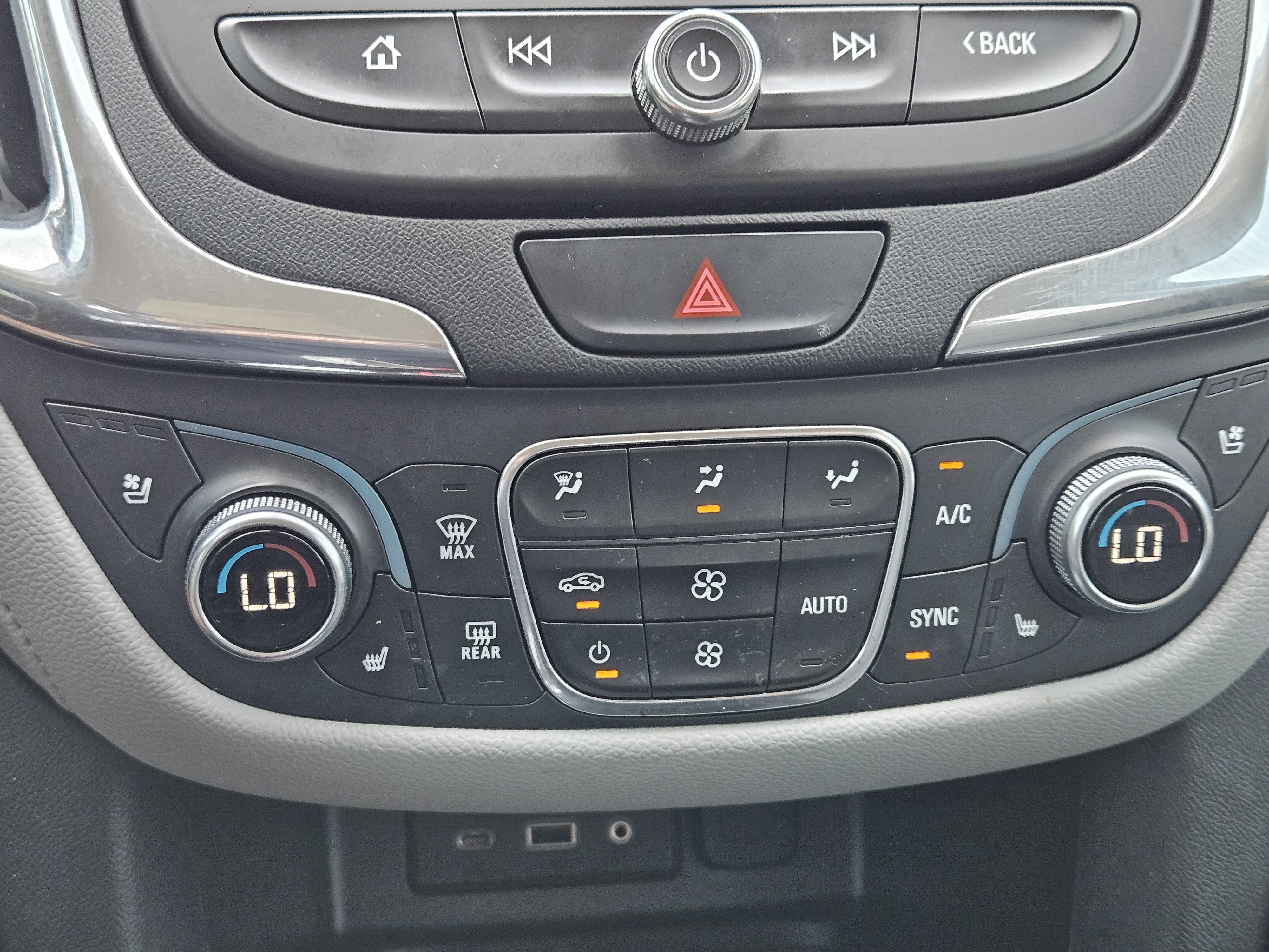 Used 2020 Chevrolet Equinox Premier FWD image 18