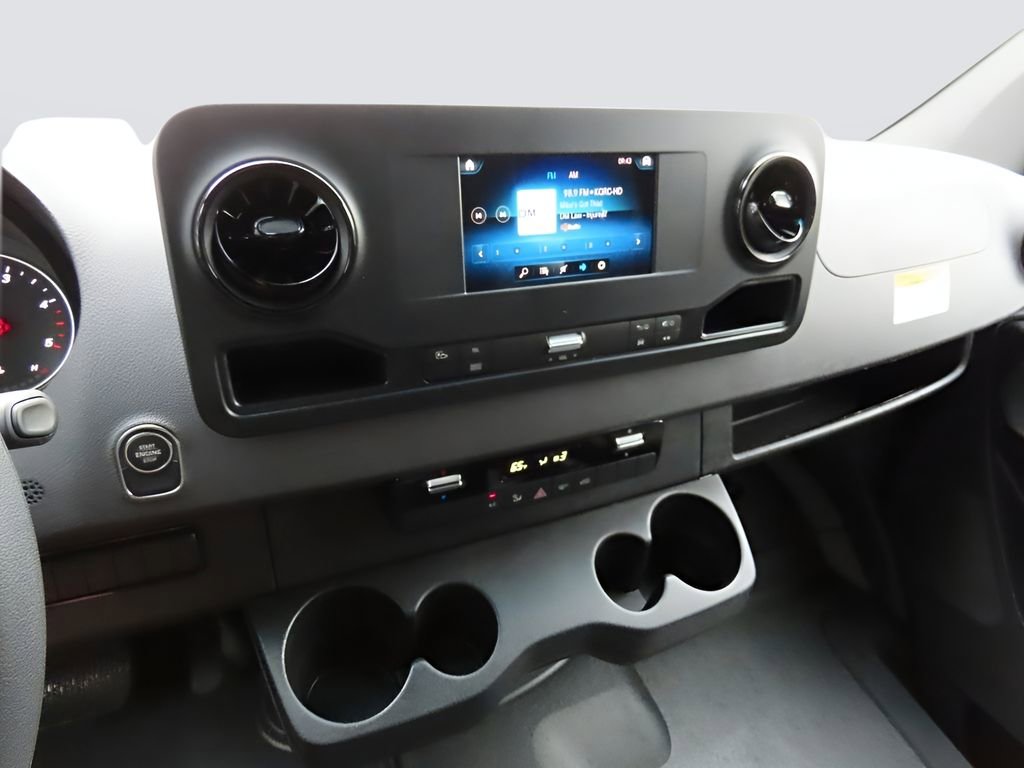 Used 2024 Mercedes-Benz Sprinter 3500 image 27