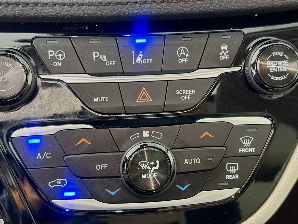 Used 2019 Chrysler Pacifica Limited w/ Tire & Wheel Group image 18