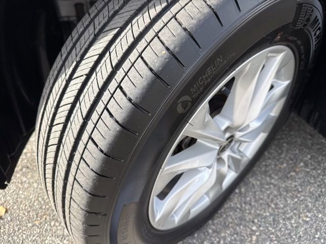 Used 2023 Toyota Corolla Cross LE image 7