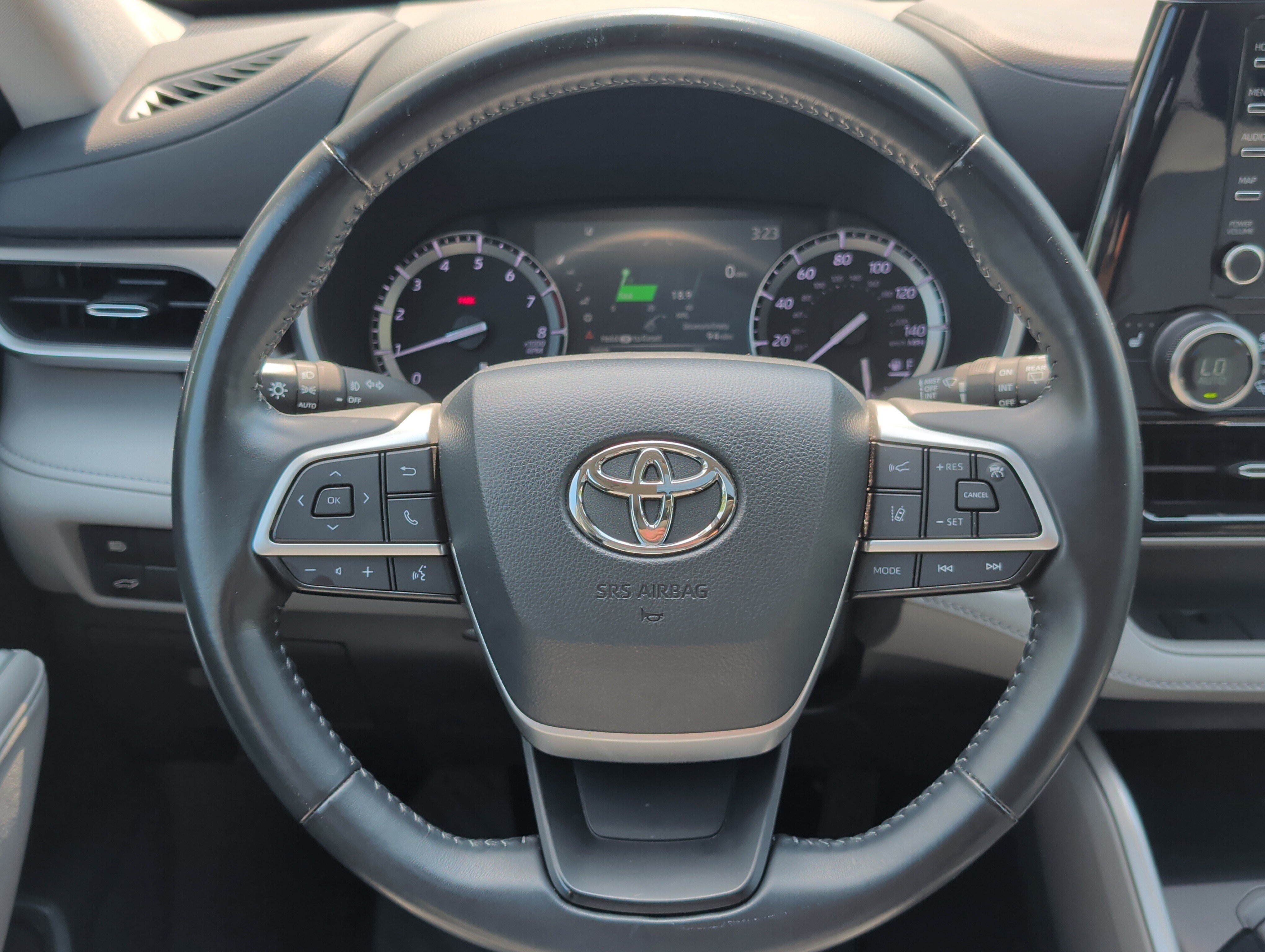 Used 2022 Toyota Highlander XLE AWD/4WD image 26