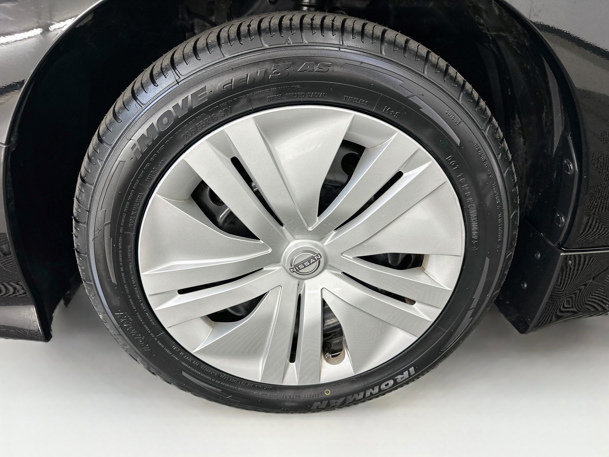 Used 2025 Nissan Leaf S FWD image 34