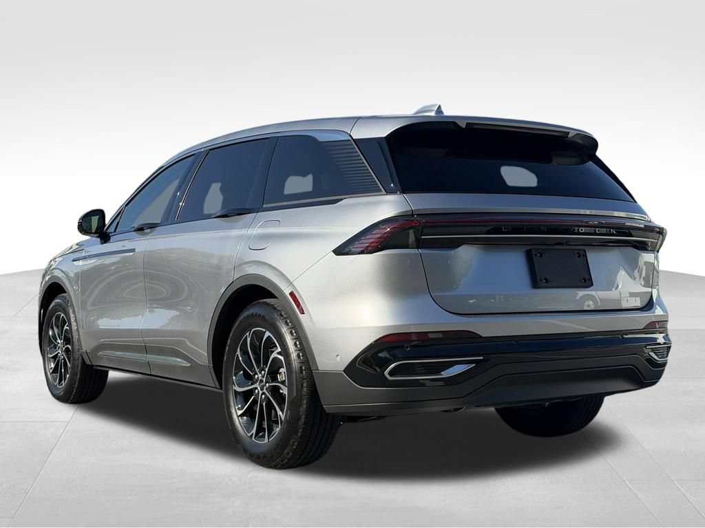 Used 2024 Lincoln Nautilus Premier AWD/4WD image 4