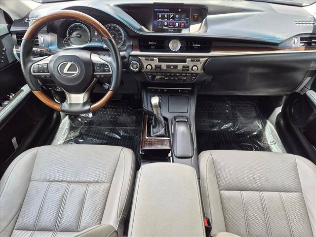 Used 2016 Lexus ES 350 w/ Luxury Package w/Wood Trim FWD image 16