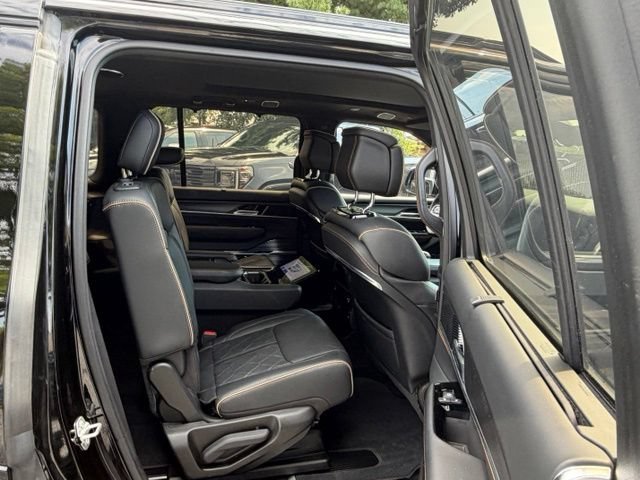 Used 2024 Jeep Grand Wagoneer Series III w/ Quick Order Packagew 28T AWD/4WD image 30