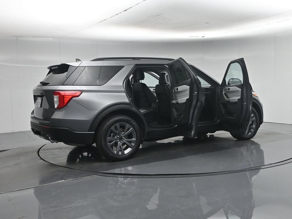 Certified 2023 Ford Explorer XLT w/ Equipment Group 202A RWD image 6