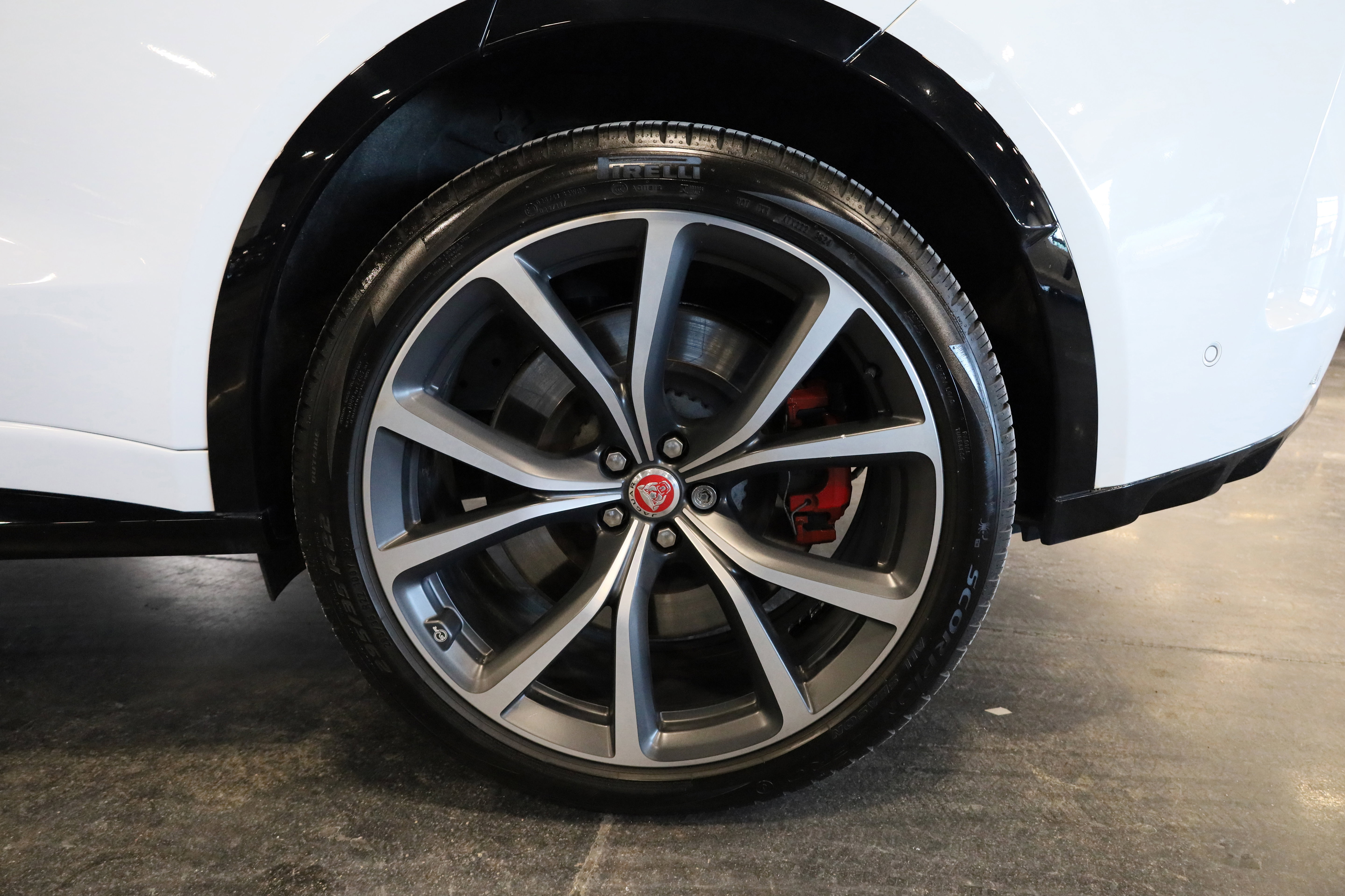 Used 2023 Jaguar F-PACE SVR image 12