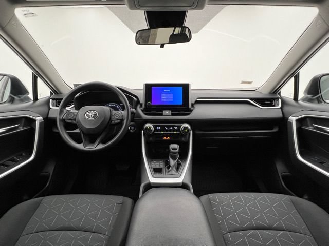 Used 2023 Toyota RAV4 XLE AWD/4WD image 2