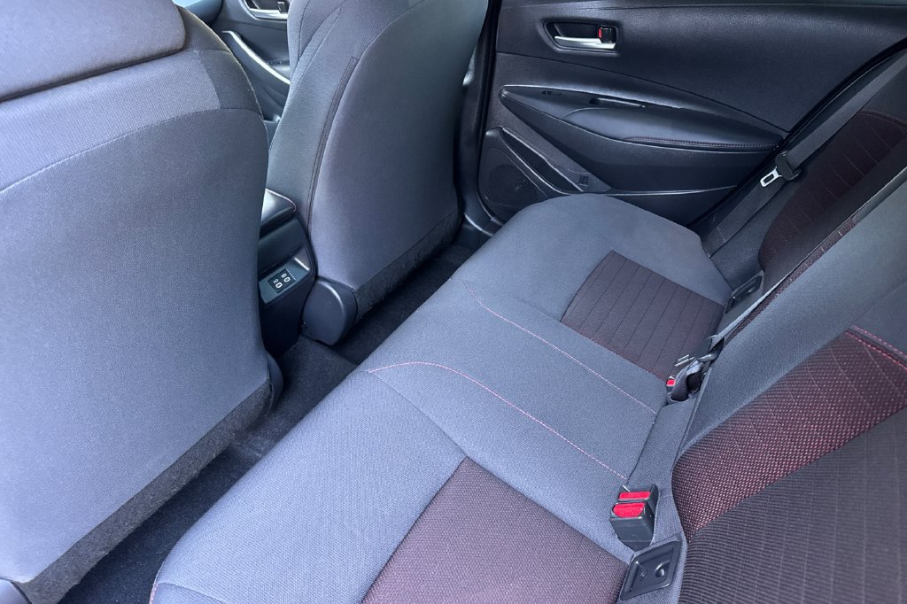Certified 2025 Toyota Corolla SE w/ SE Premium Package FWD image 11
