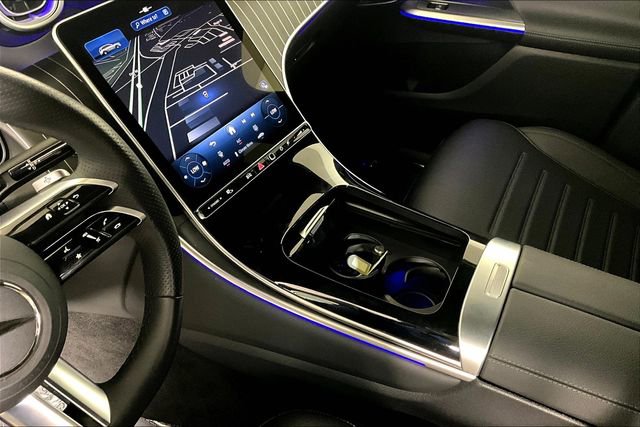 Used 2025 Mercedes-Benz GLC 300 4MATIC image 17