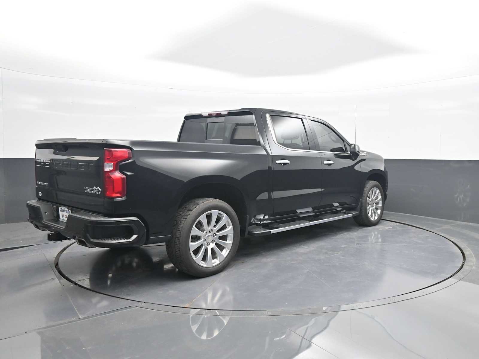Used 2021 Chevrolet Silverado 1500 High Country w/ Technology Package AWD/4WD image 8