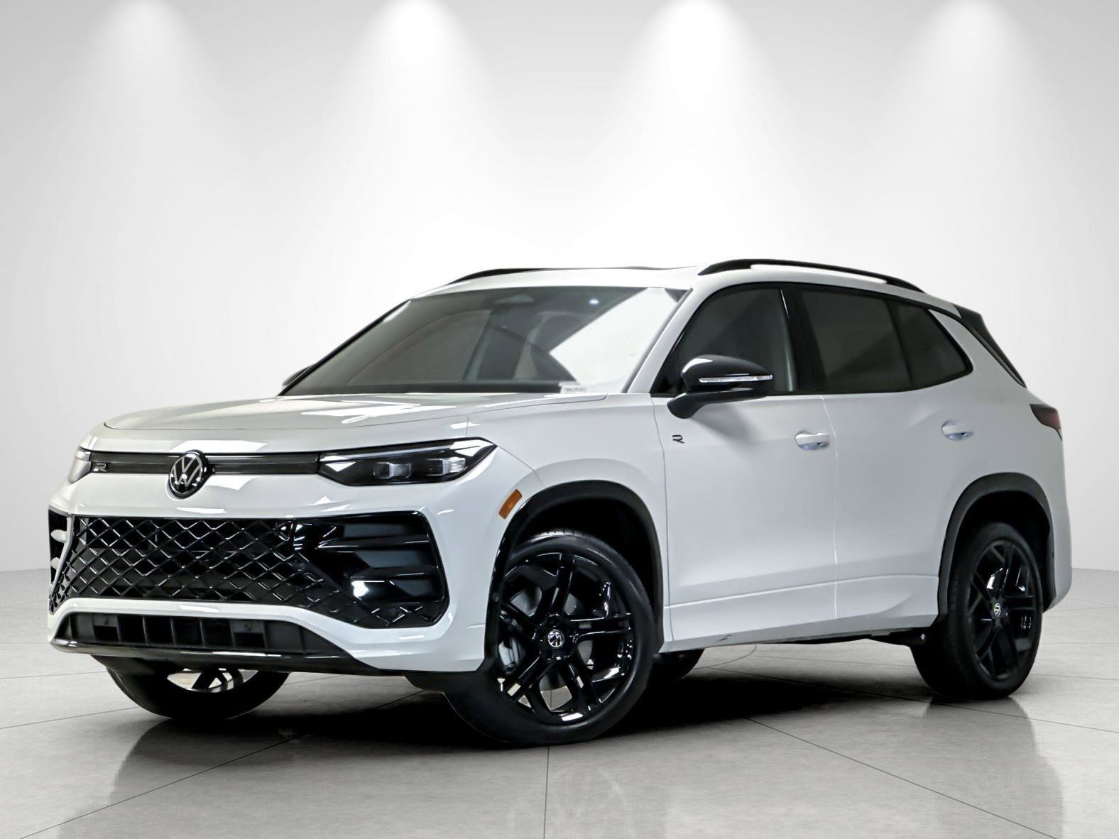 New 2026 Volkswagen Tiguan SE R-Line AWD/4WD image 1